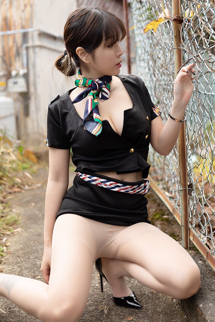 美麗尤物王雨純空姐制服美乳白嫩吸睛
