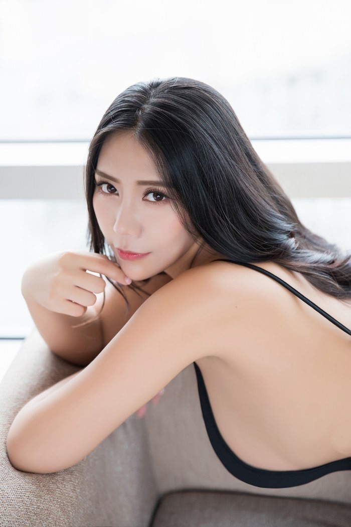 巨乳美女安兒白嫩美腿大翹臀