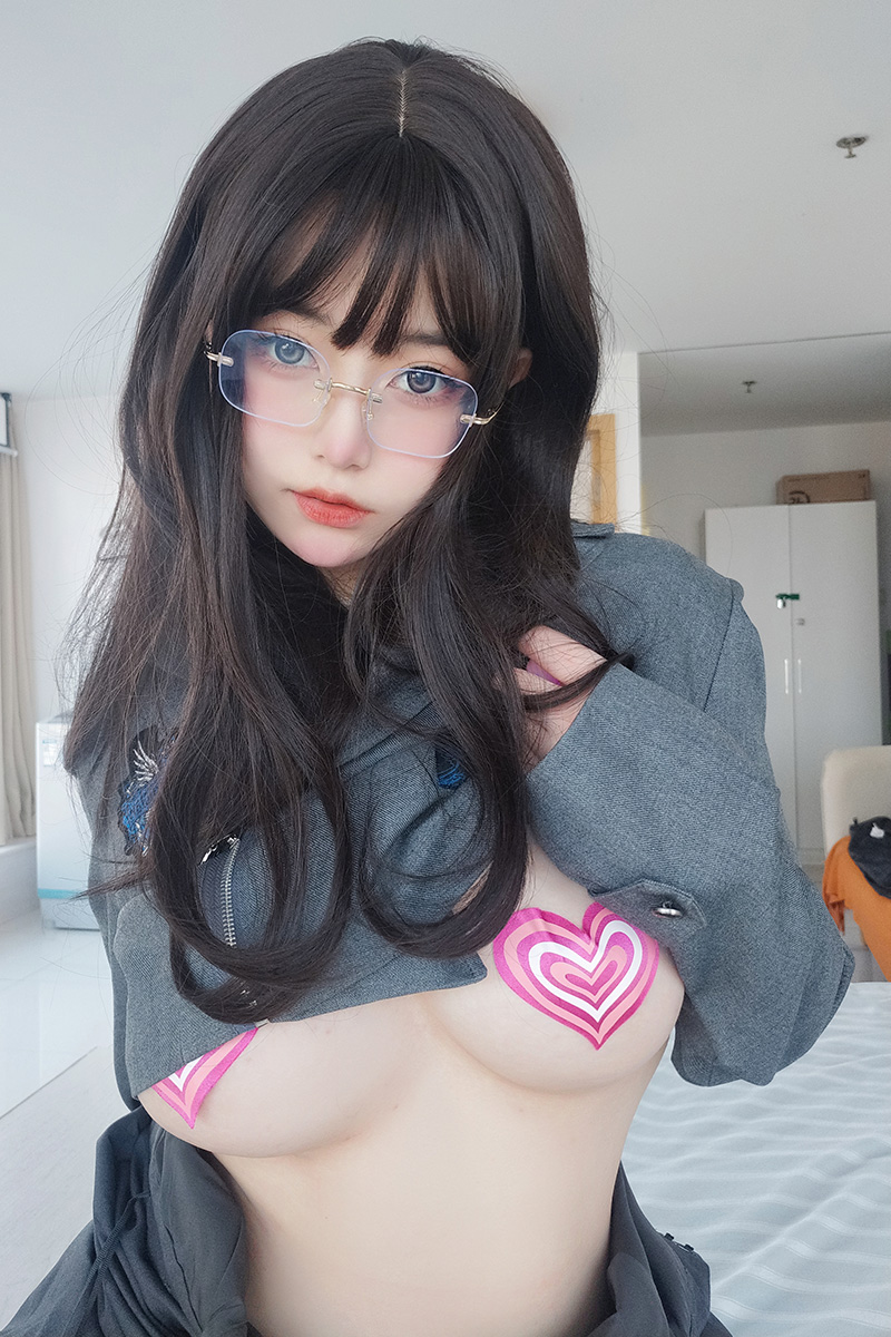 豐滿呆萌妹子楊靜娜身材性感顏值高