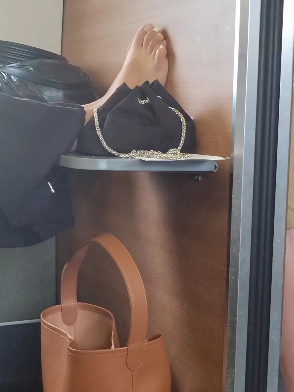 沒有邊界感的腳丫子