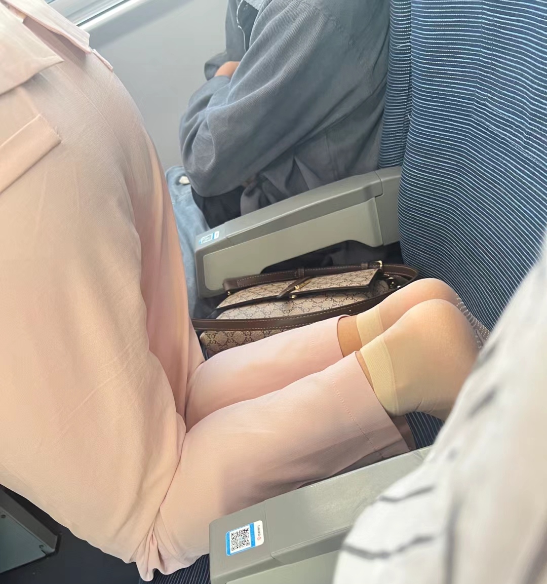 沒有邊界感的腳丫子