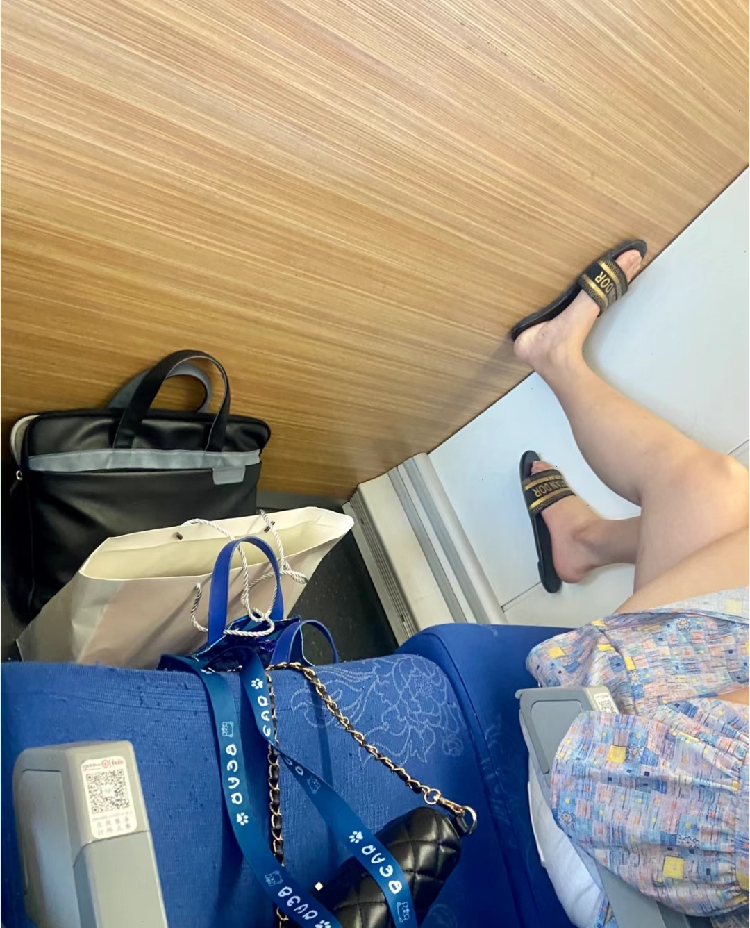 沒有邊界感的腳丫子