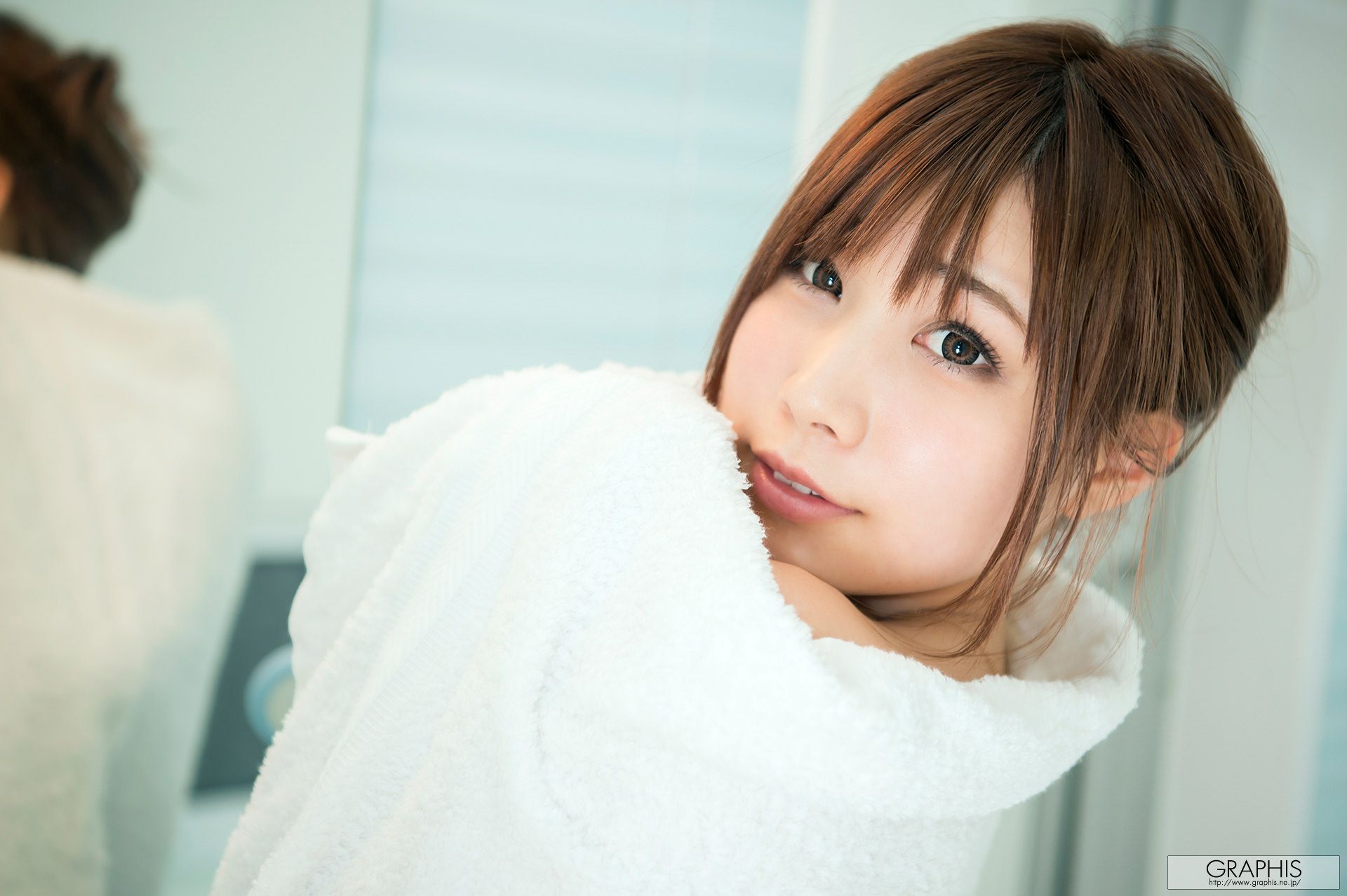 精致的臉蛋讓人動(dòng)容