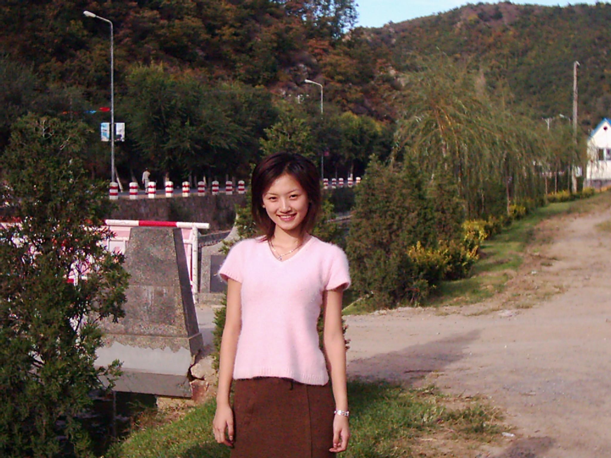 露臉的女孩