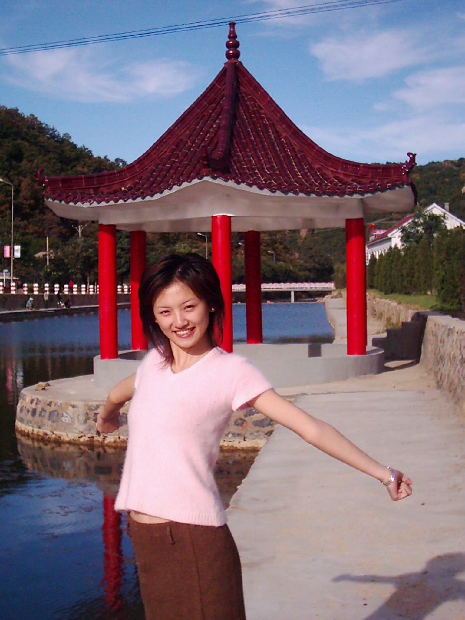 露臉的女孩