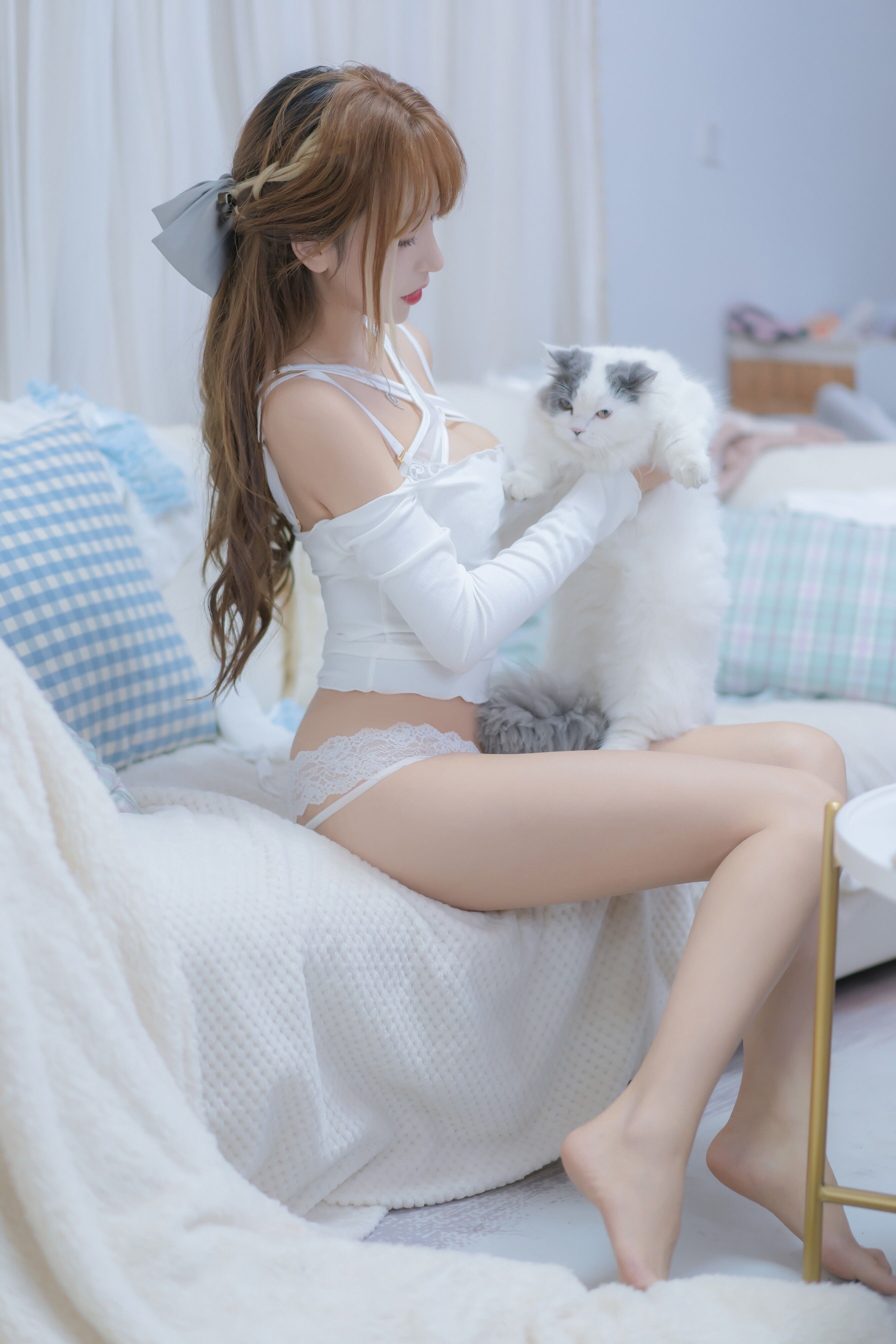 性感白色內(nèi)衣