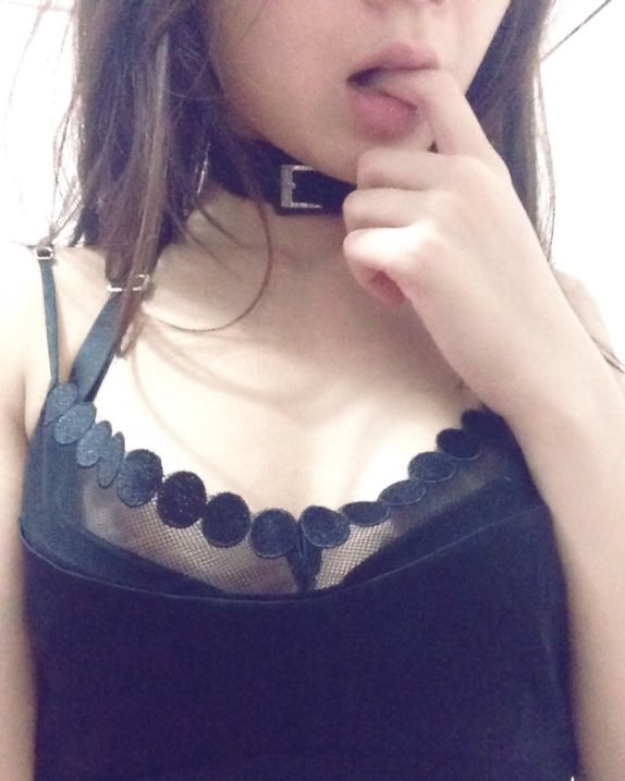美麗少女與少婦獨特誘惑