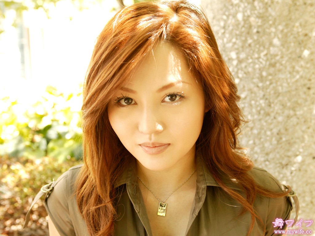 身材很棒，也高挑，絕對的一個冷艷美女，還是很嫩的