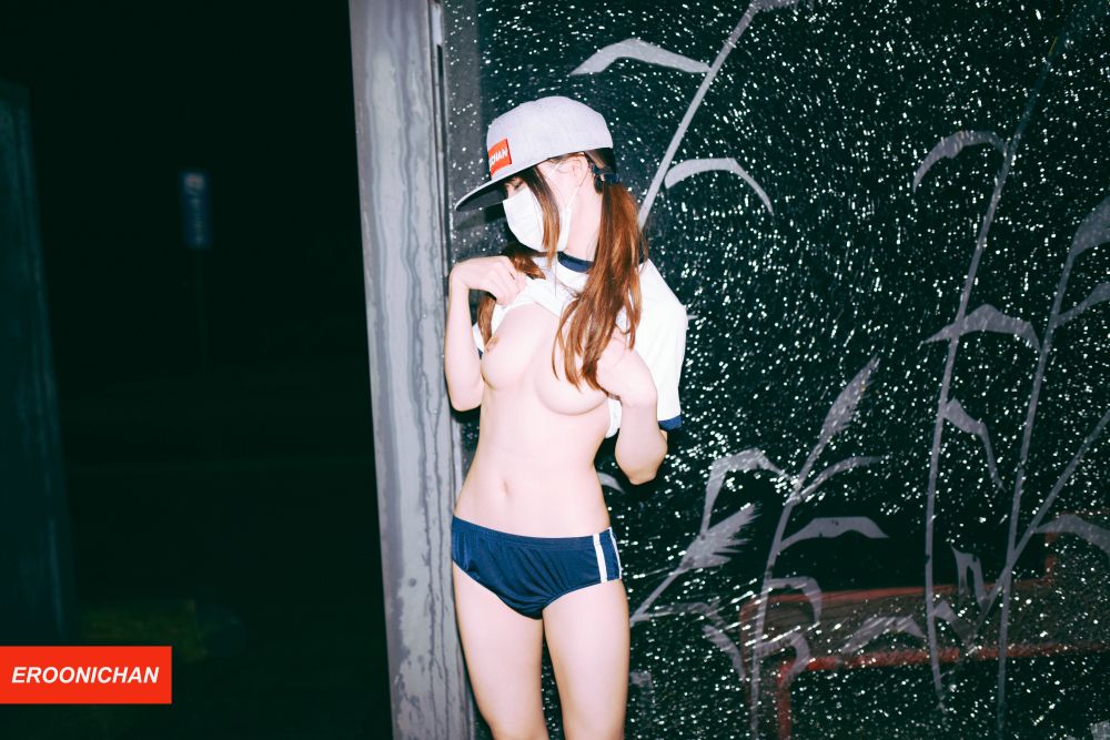 雨夜野外露出的頂端妹子