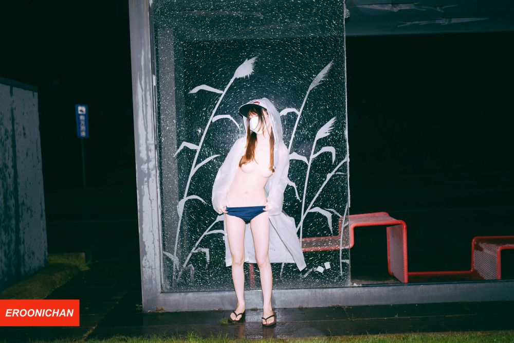 雨夜野外露出的頂端妹子