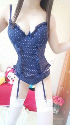 塑身衣也擋不住的大白兔