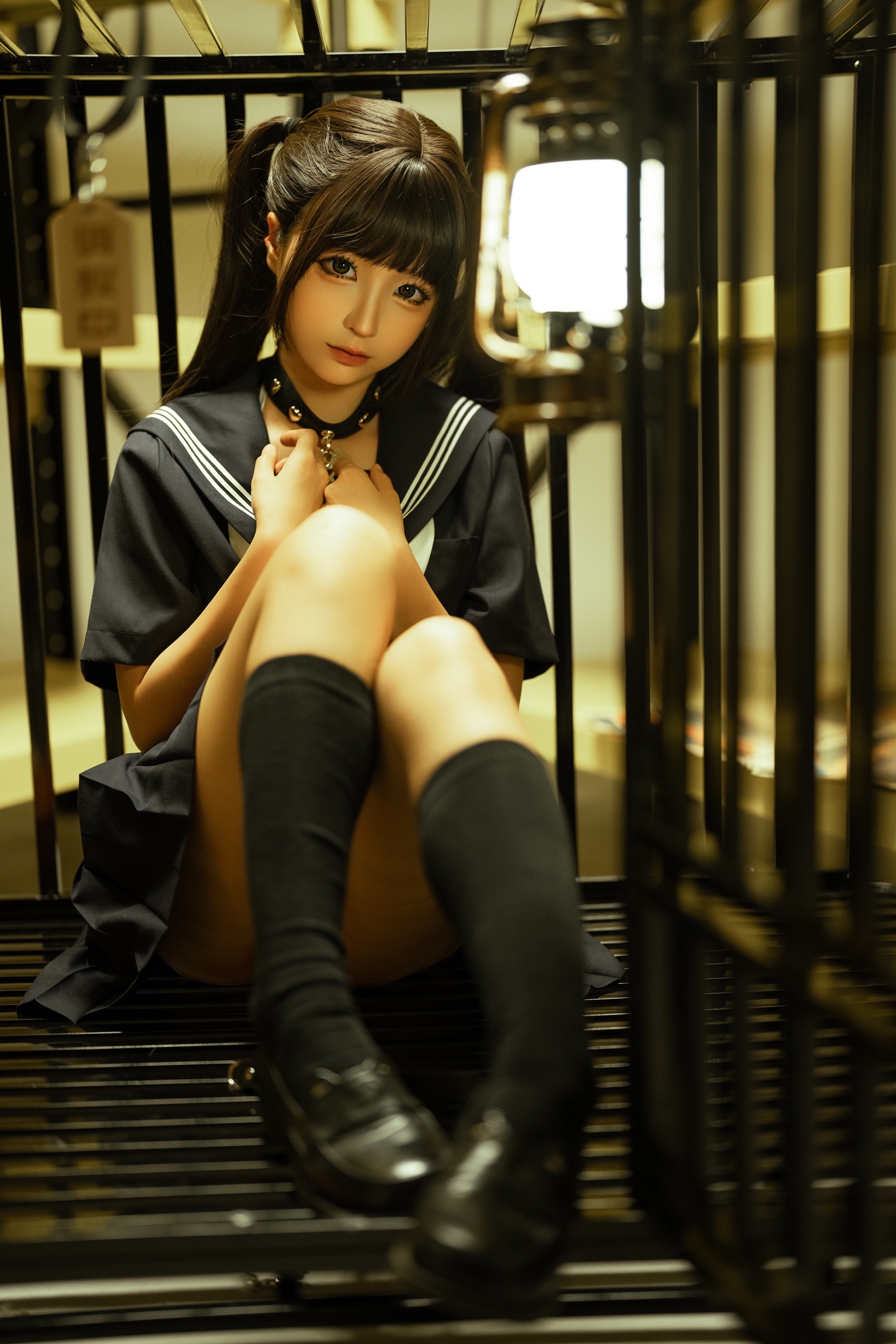 光女仆水手服囚籠