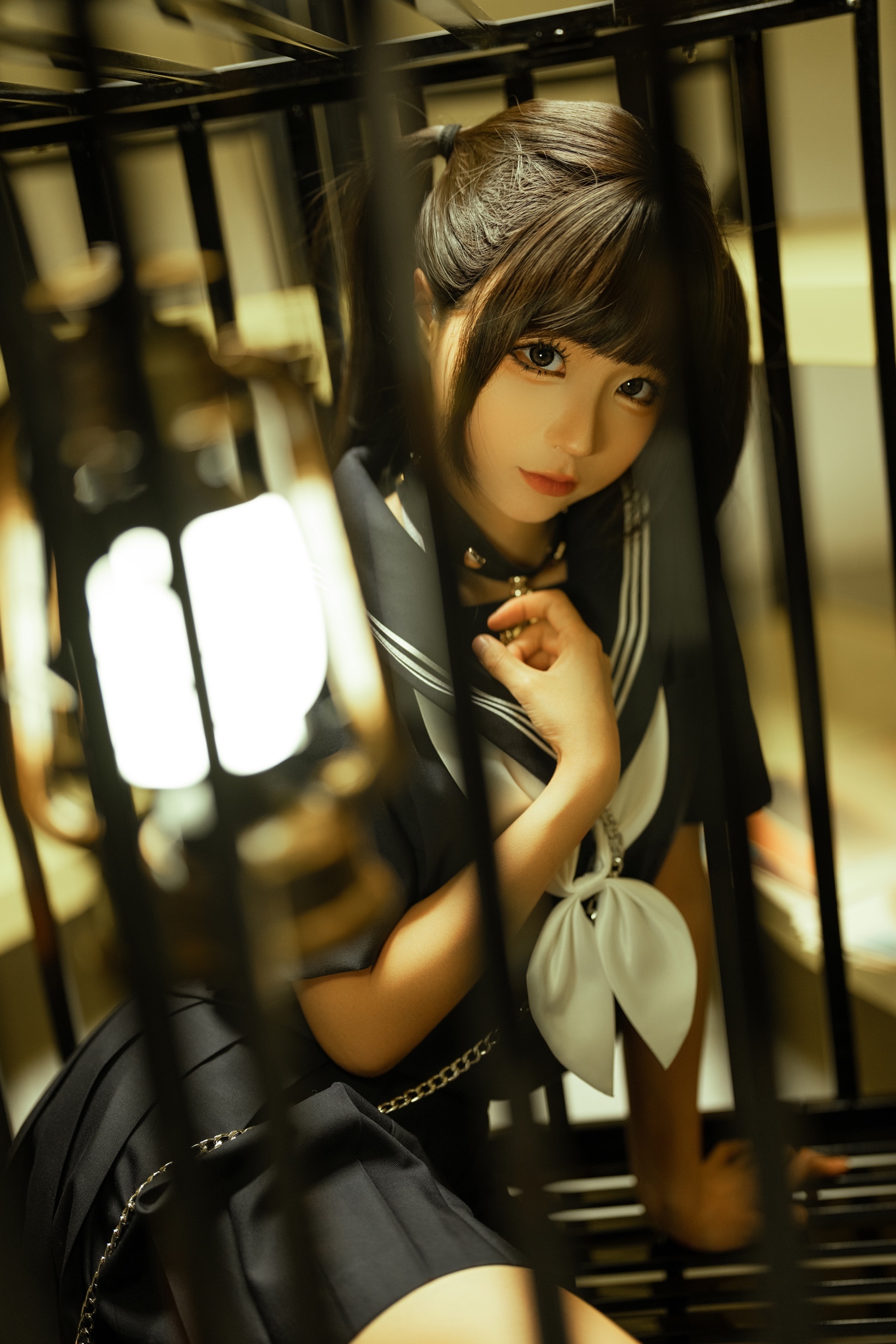 光女仆水手服囚籠