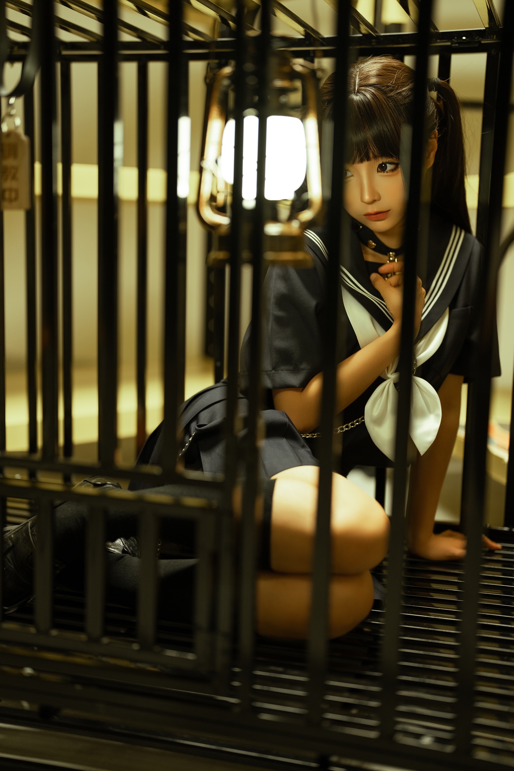 光女仆水手服囚籠