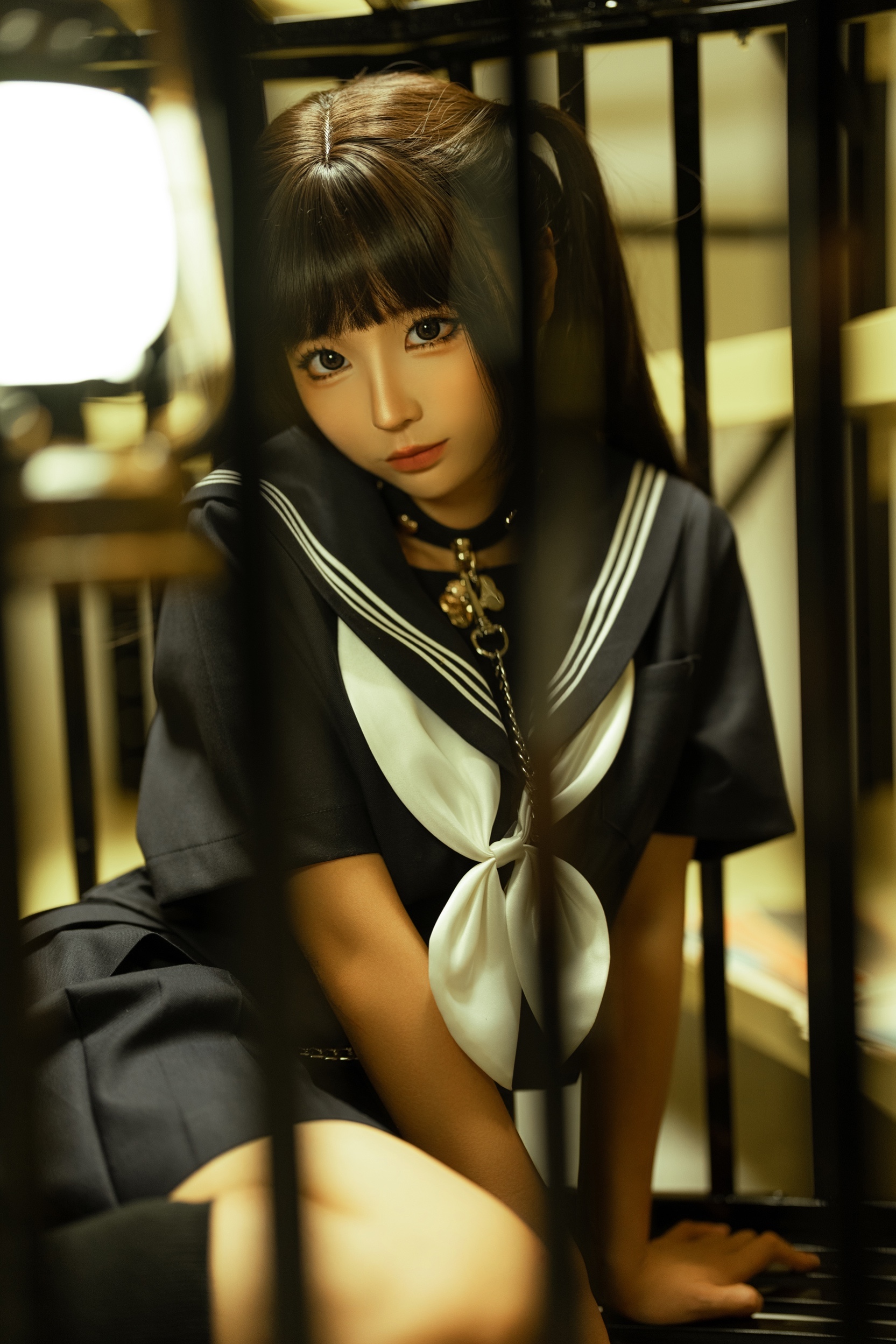 光女仆水手服囚籠