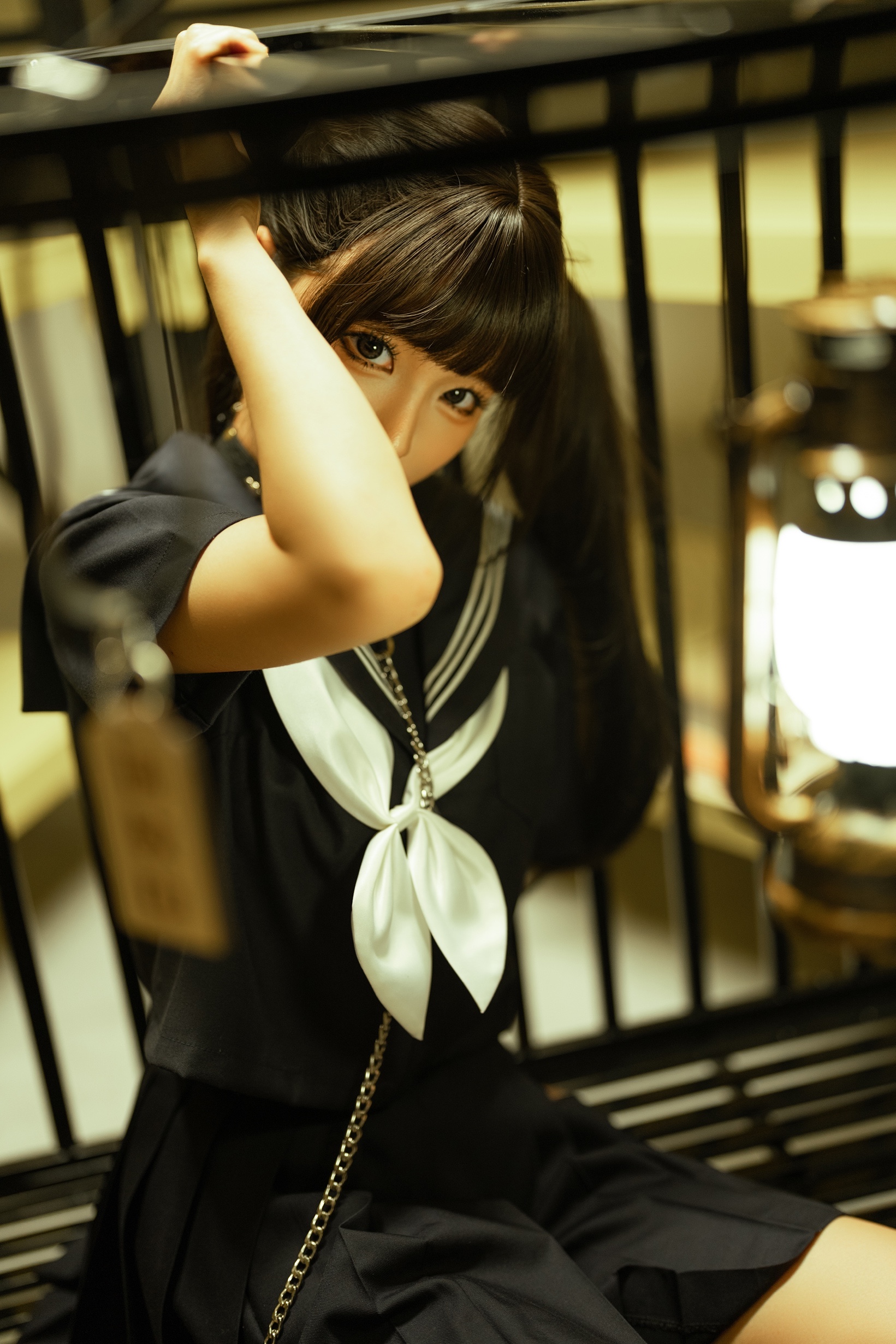 光女仆水手服囚籠