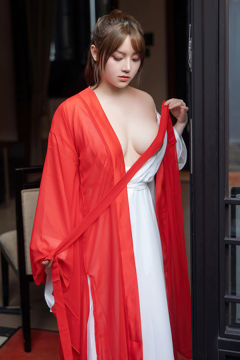可愛(ài)妹子豆瓣醬 在人群中絕對(duì)是焦點(diǎn)