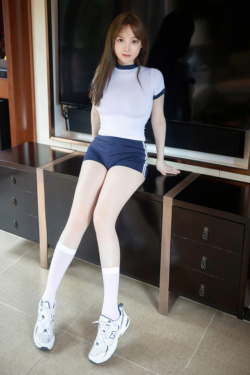 可愛(ài)妹子豆瓣醬 在人群中絕對(duì)是焦點(diǎn)
