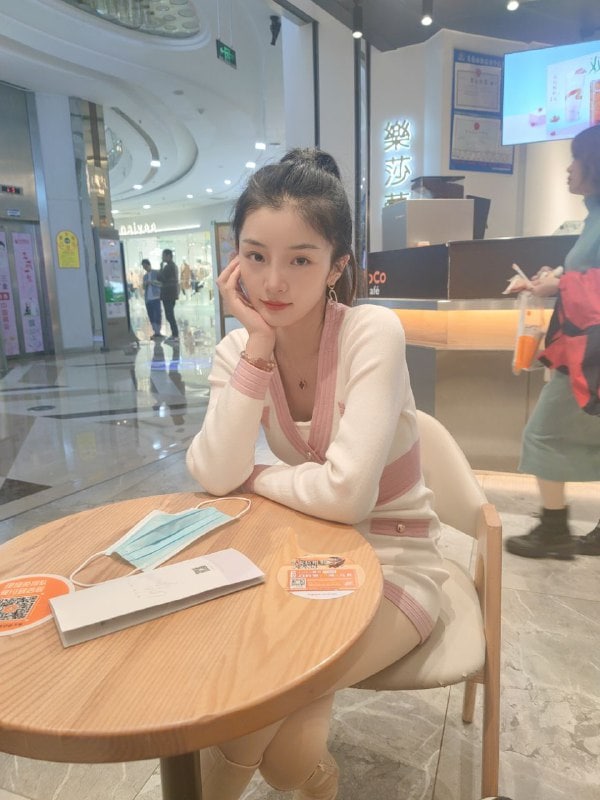 露臉美女 20230912
