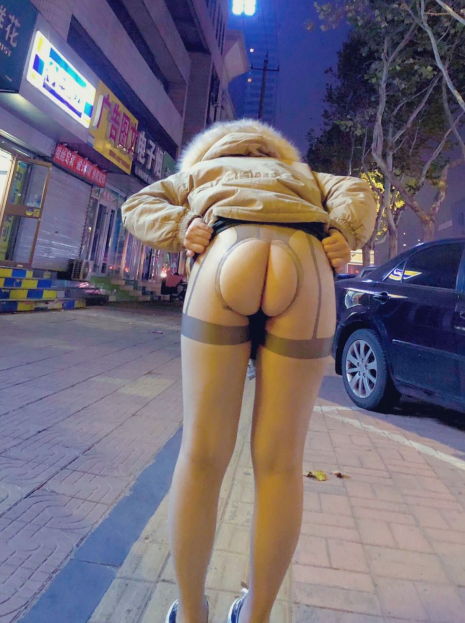 國產崛起之越來越多的妹子愛上了野外漏出