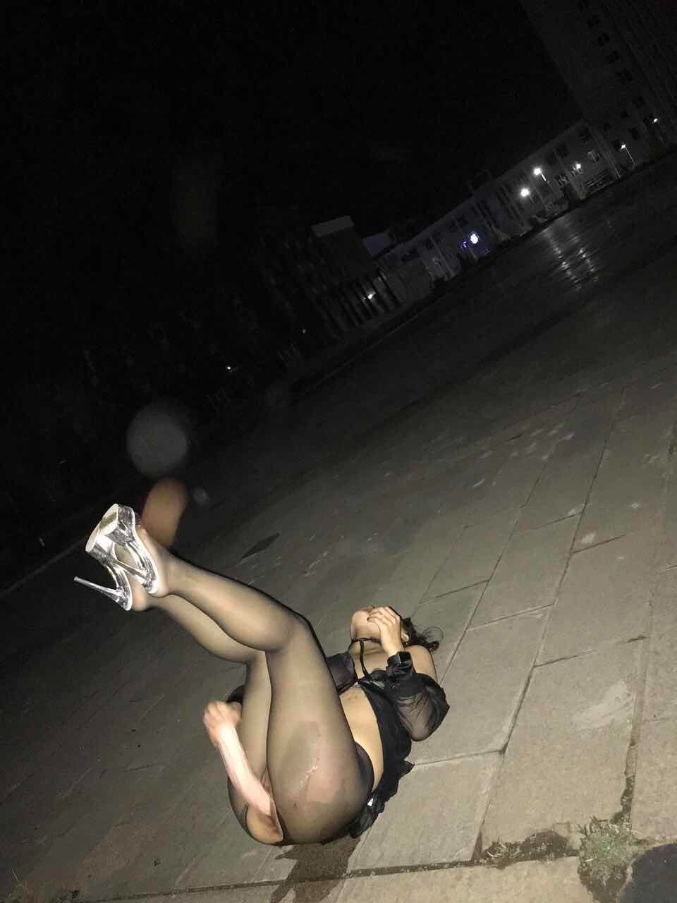 國產崛起之越來越多的妹子愛上了野外漏出