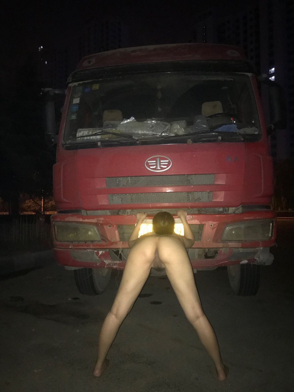 國產崛起之越來越多的妹子愛上了野外漏出