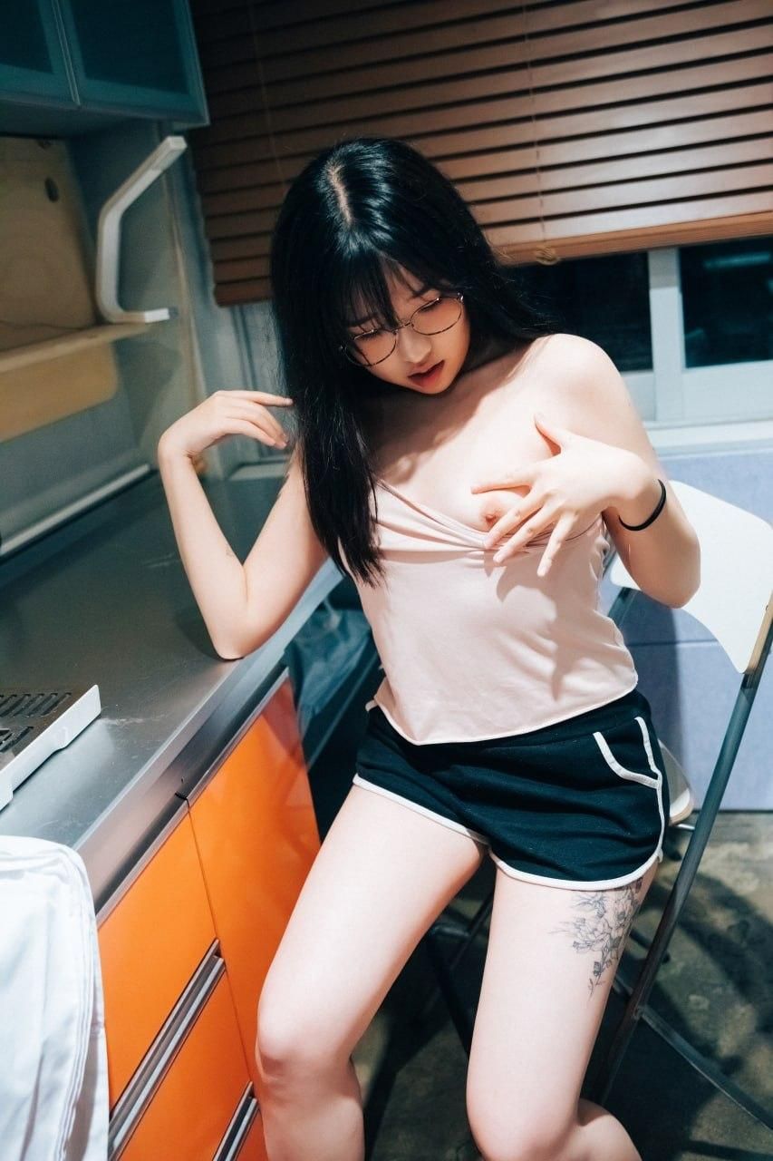 朱絲弦斷知音少,冉冉年華吾自老