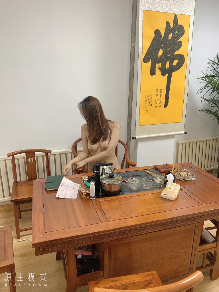 南國有佳人，容華若桃李