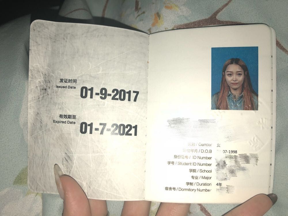 98年如假包換學(xué)生妹，露臉自拍