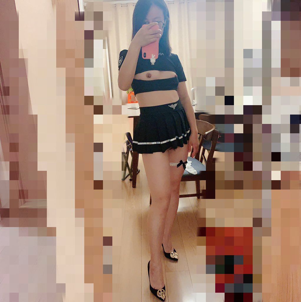 對鏡自拍的妹子 千嬌百媚 又純又欲