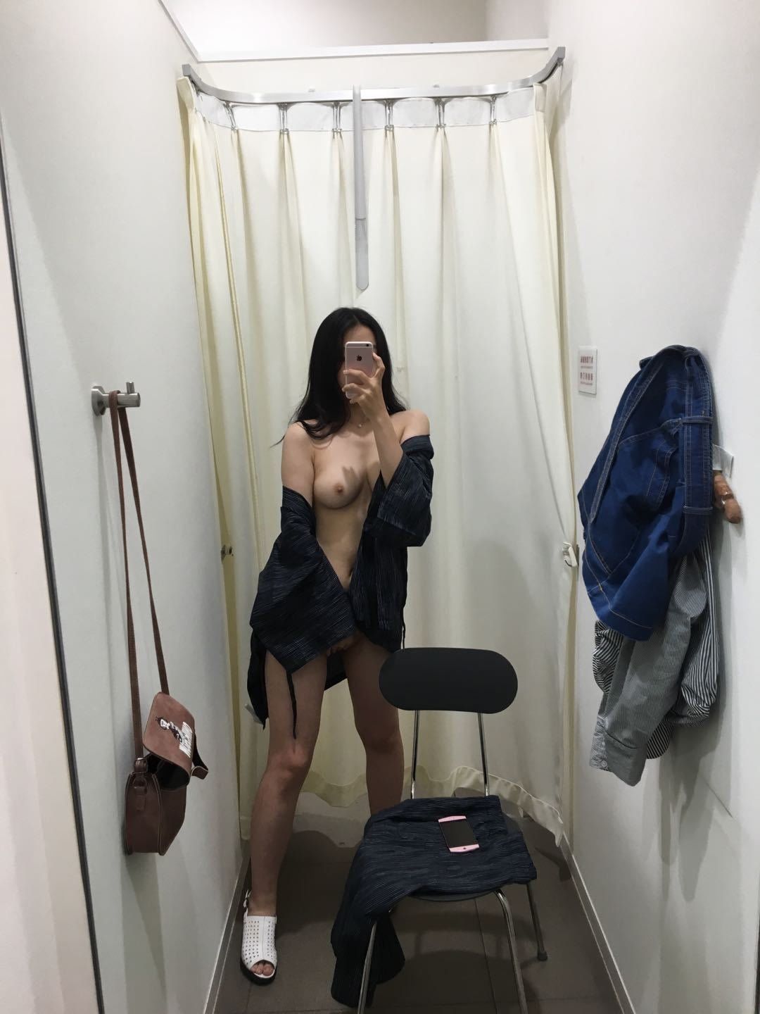 對鏡自拍的妹子 千嬌百媚 又純又欲
