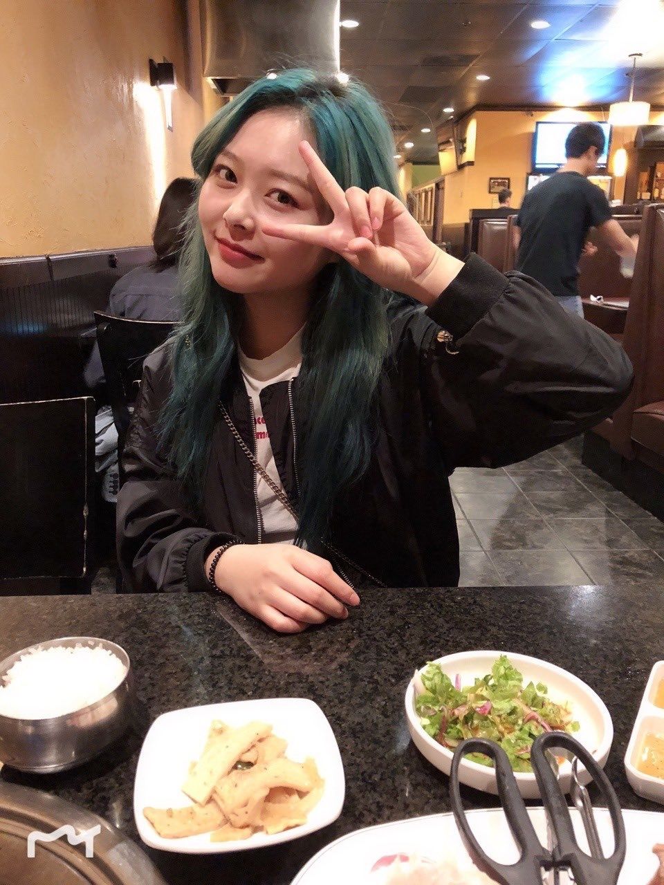 對鏡自拍的妹子 千嬌百媚 又純又欲