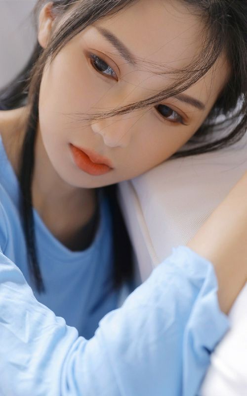 惹火美女模特撩人長腿性感寫真