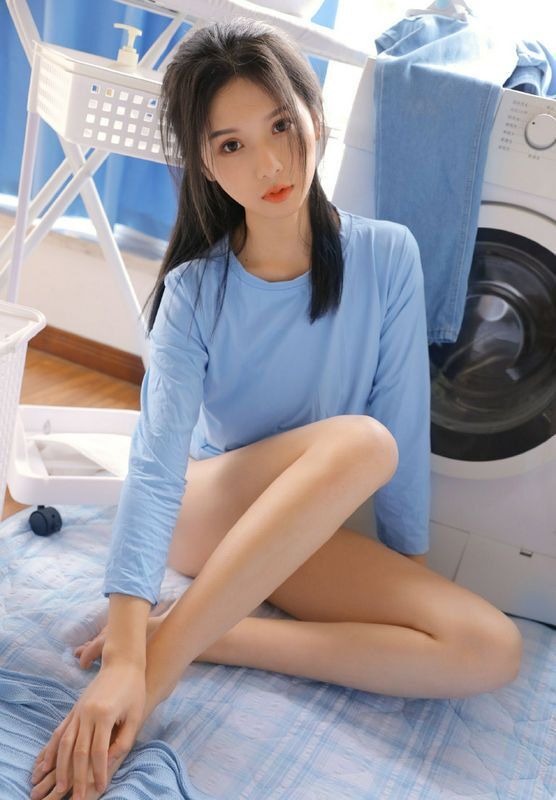 惹火美女模特撩人長腿性感寫真