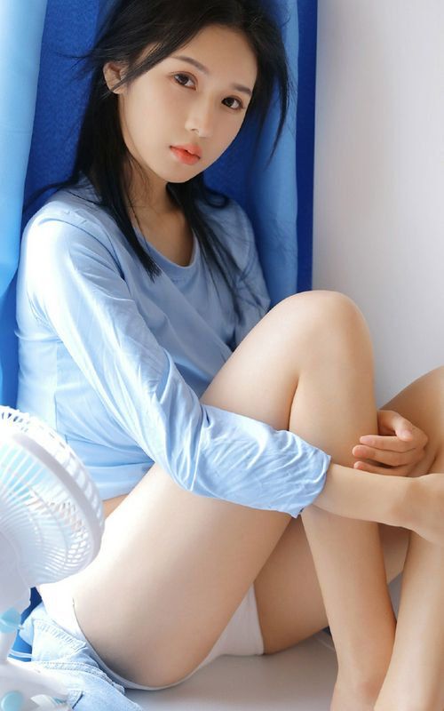 惹火美女模特撩人長腿性感寫真