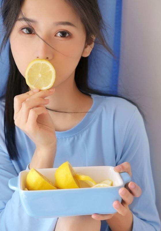 惹火美女模特撩人長腿性感寫真
