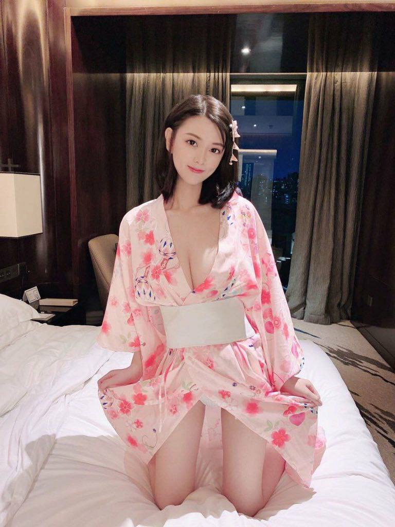 橫看成嶺側(cè)成峰 美乳分享 第二彈
