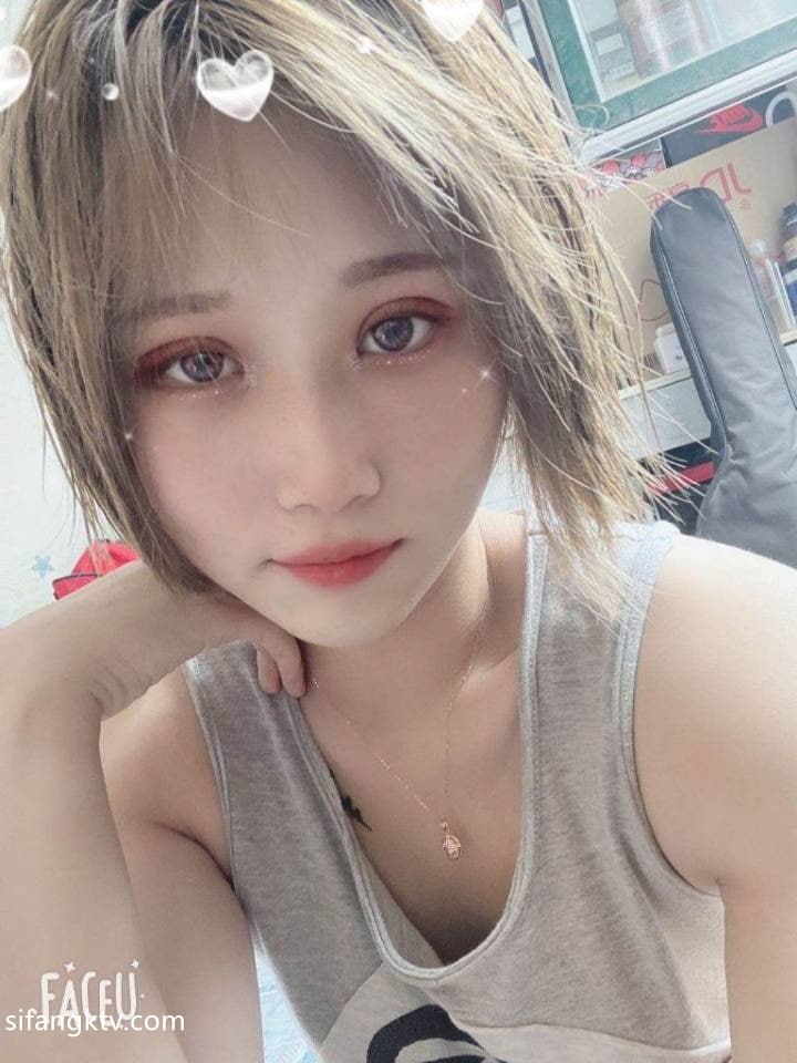 展示反差女和母狗，喜歡這感覺