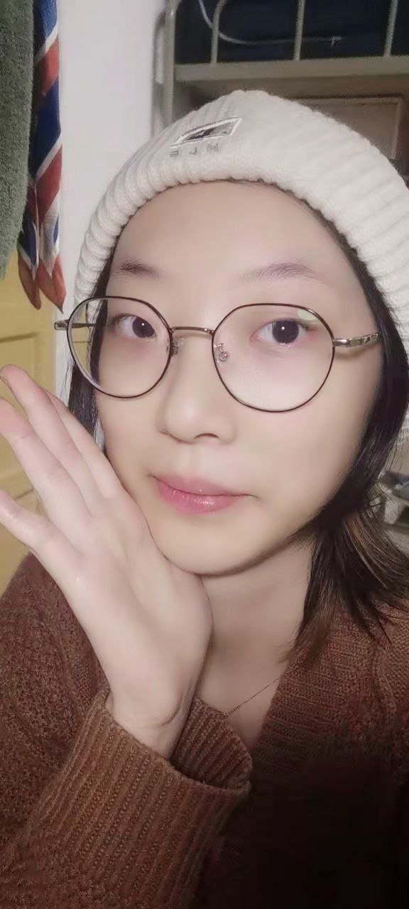 不怕反差婊有文化，就怕反差婊戴眼鏡[118P]