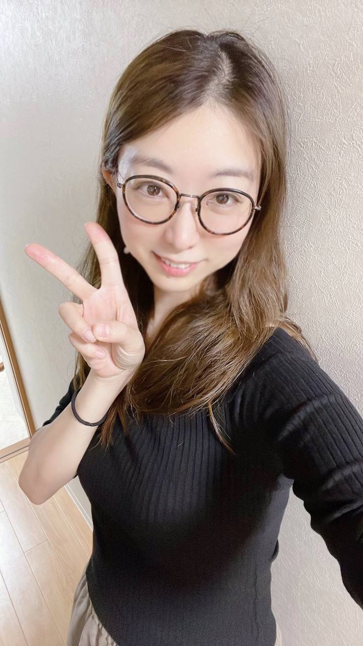 不怕反差婊有文化，就怕反差婊戴眼鏡[118P]