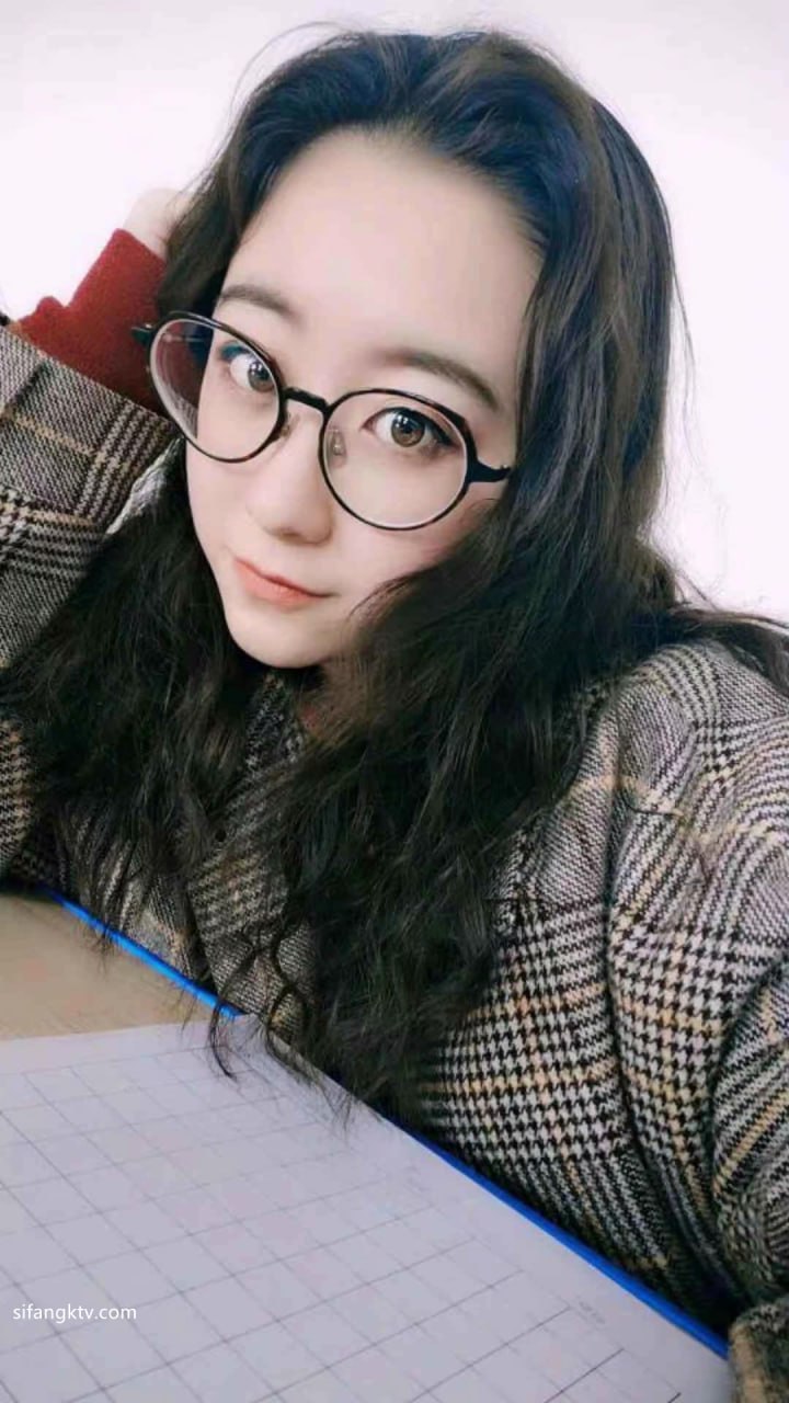怕反差婊有文化，就怕反差婊戴眼鏡