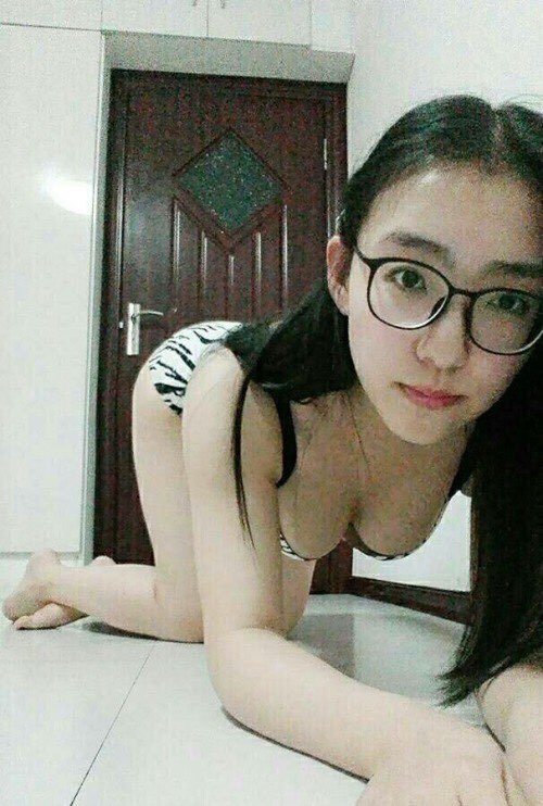 怕反差婊有文化，就怕反差婊戴眼鏡
