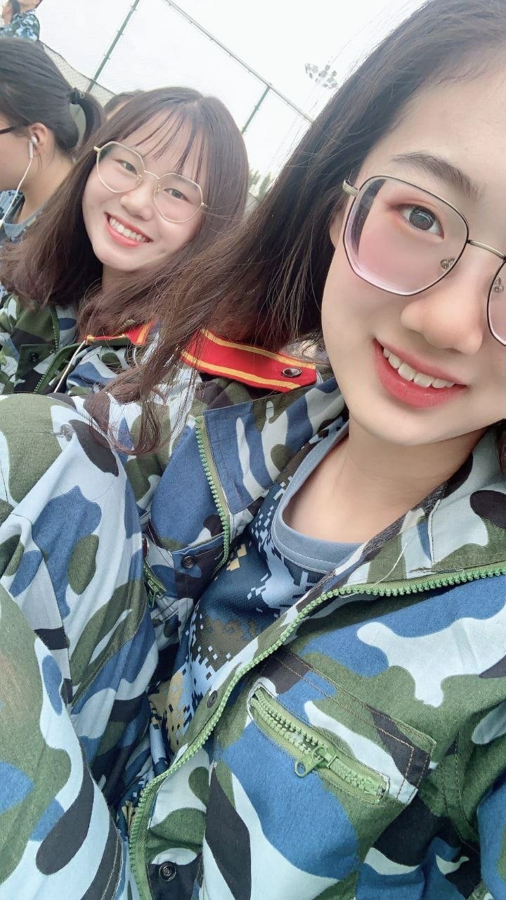 怕反差婊有文化，就怕反差婊戴眼鏡