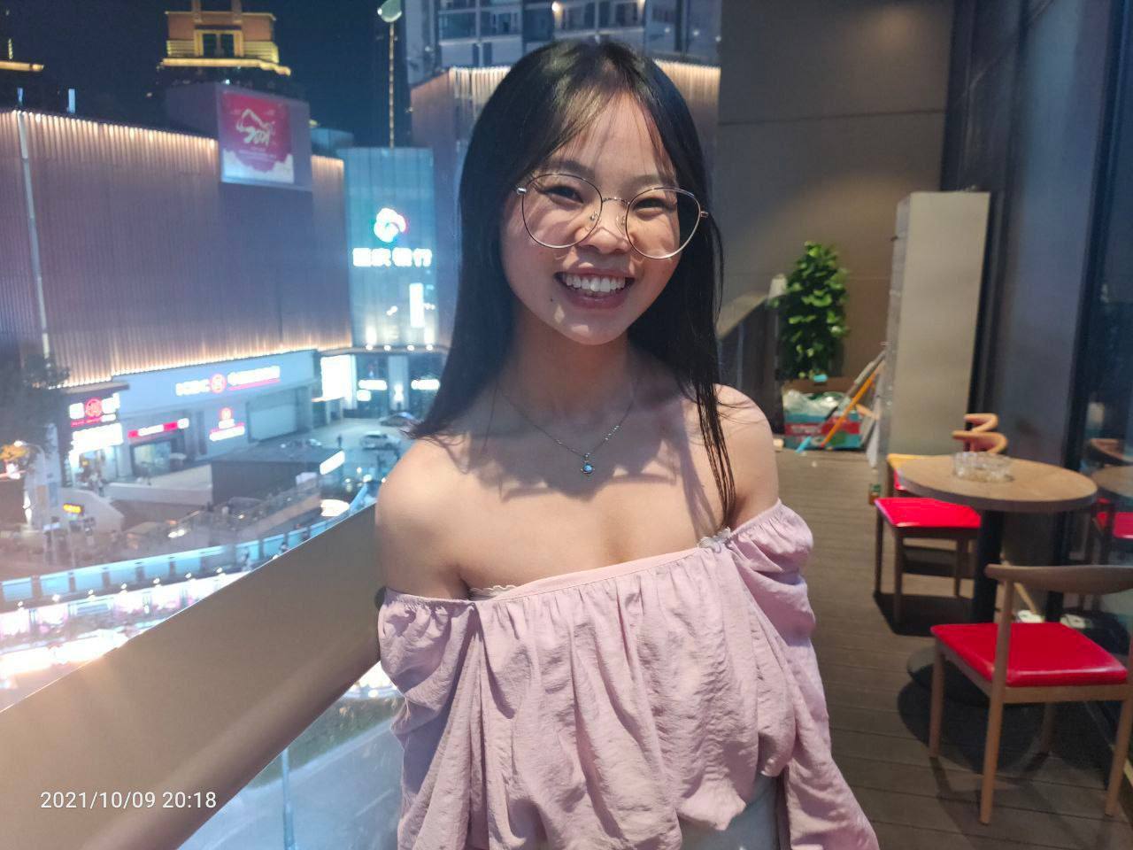 不怕反差婊有文化，就怕反差婊戴眼鏡 [118P]