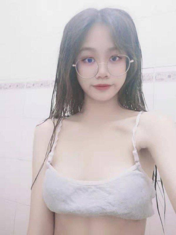 不怕反差婊有文化，就怕反差婊戴眼鏡 [118P]