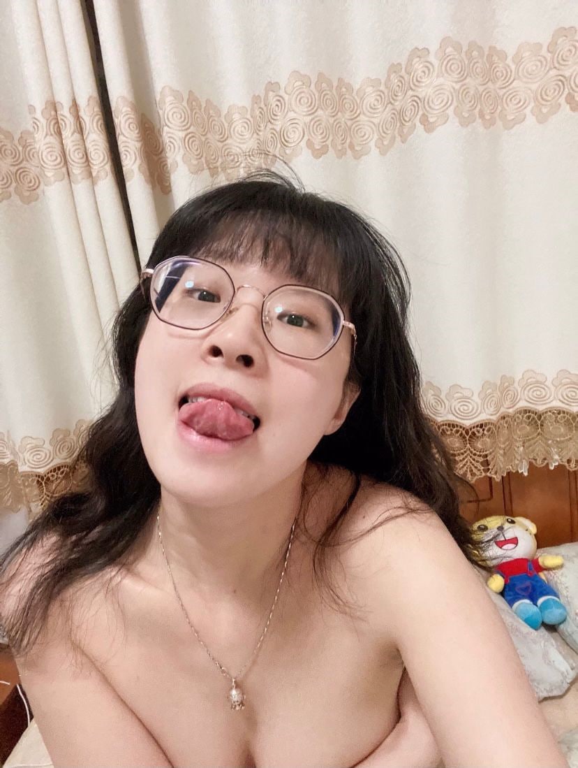 不怕反差婊有文化，就怕反差婊戴眼鏡 [118P]