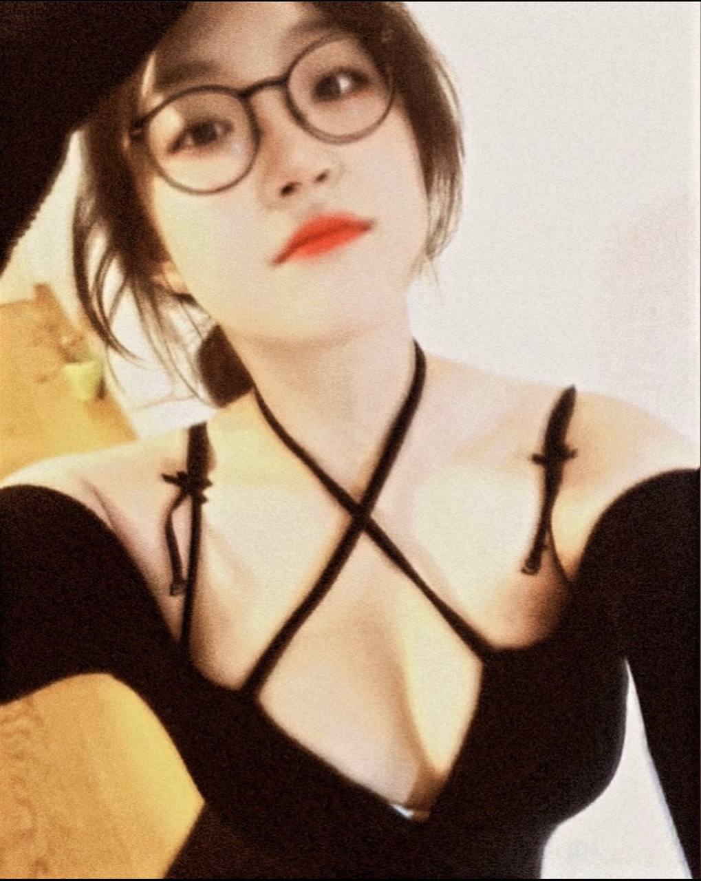 不怕反差婊有文化，就怕反差婊戴眼鏡 [118P]