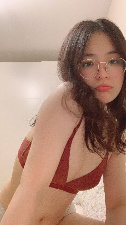 不怕反差婊有文化，就怕反差婊戴眼鏡 [118P]