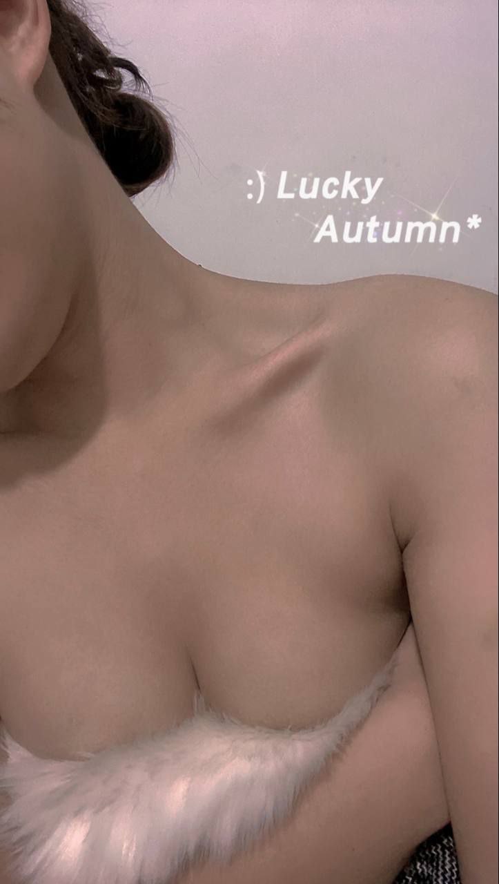 胸器逼人的大胸美女們性感內衣噴血大比拼[33P]