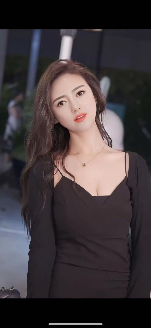 胸器逼人的大胸美女們性感內衣噴血大比拼[33P]